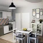 Cosy With Terrace For 2 Guests And Pets In The Center Of Apartamento Vodice