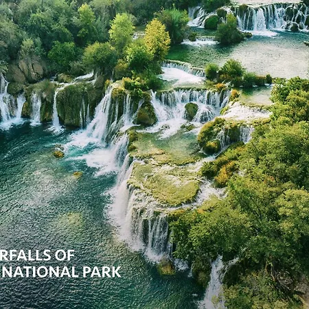 Cosy With Terrace For 2 Guests And Pets In The Center Of Vodice