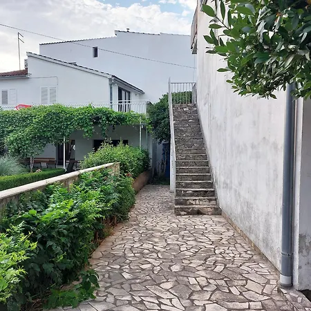 Cosy With Terrace For 2 Guests And Pets In The Center Of Vodice