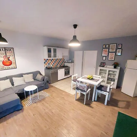 Cosy With Terrace For 2 Guests And Pets In The Center Of Apartamento *
