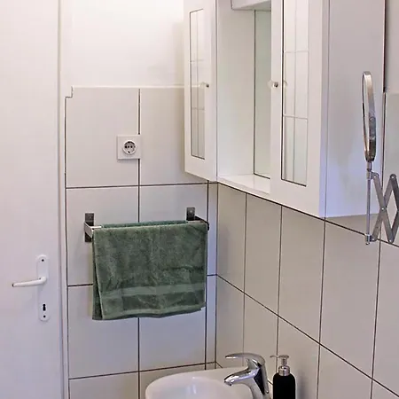 Apartman Cosy With Terrace For 2 Guests And Pets In The Center Of