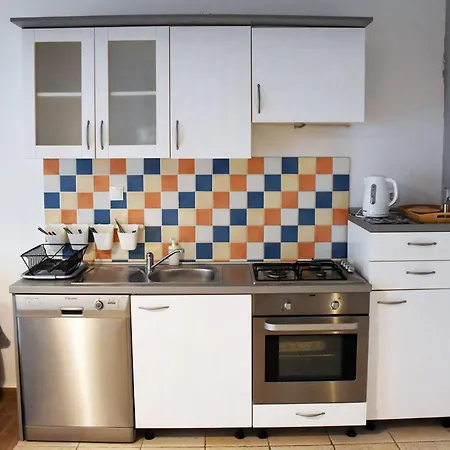 Appartement Cosy With Terrace For 2 Guests And Pets In The Center Of Vodice