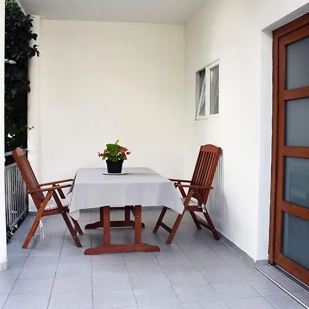 公寓 Cosy With Terrace For 2 Guests And Pets In The Center Of *